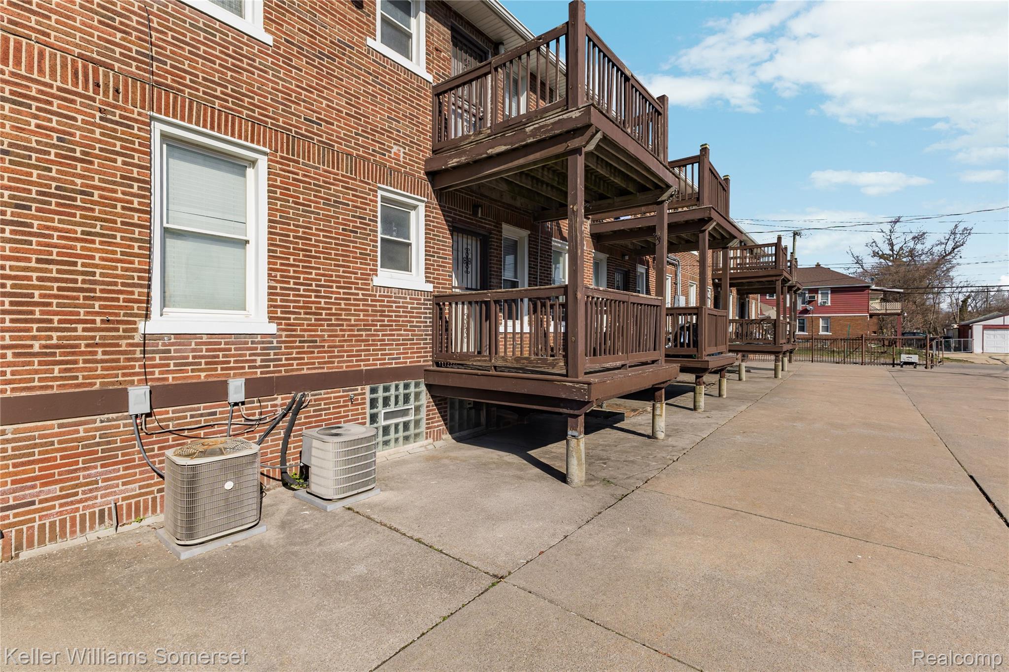 13660 Ohio Street Property Photo 33