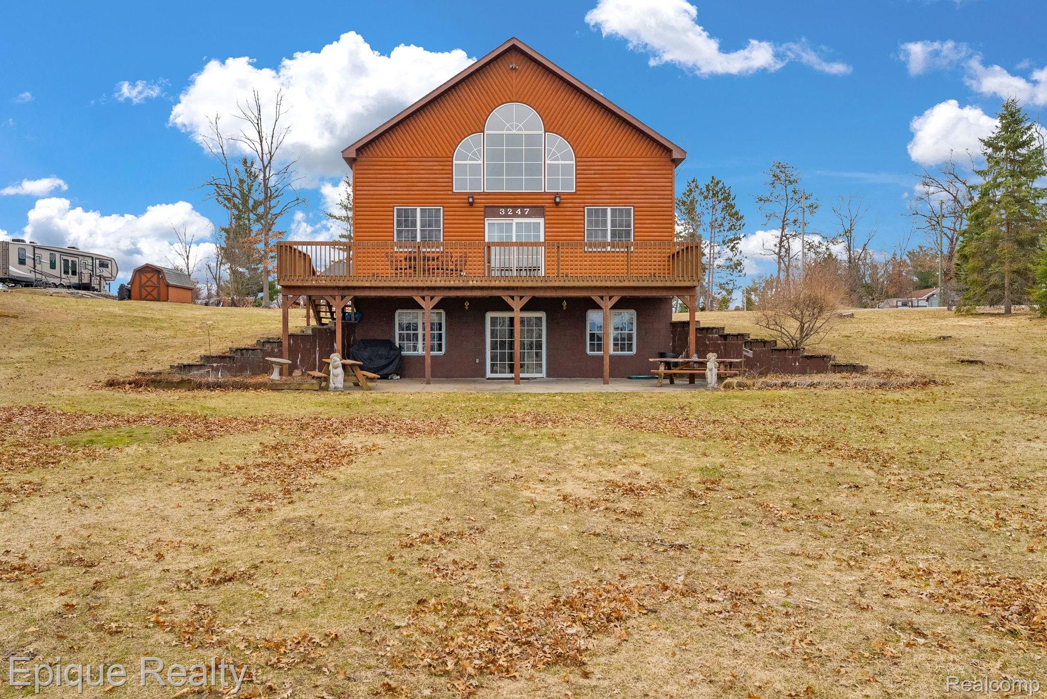 3247 Comanche Trail Property Photo 2
