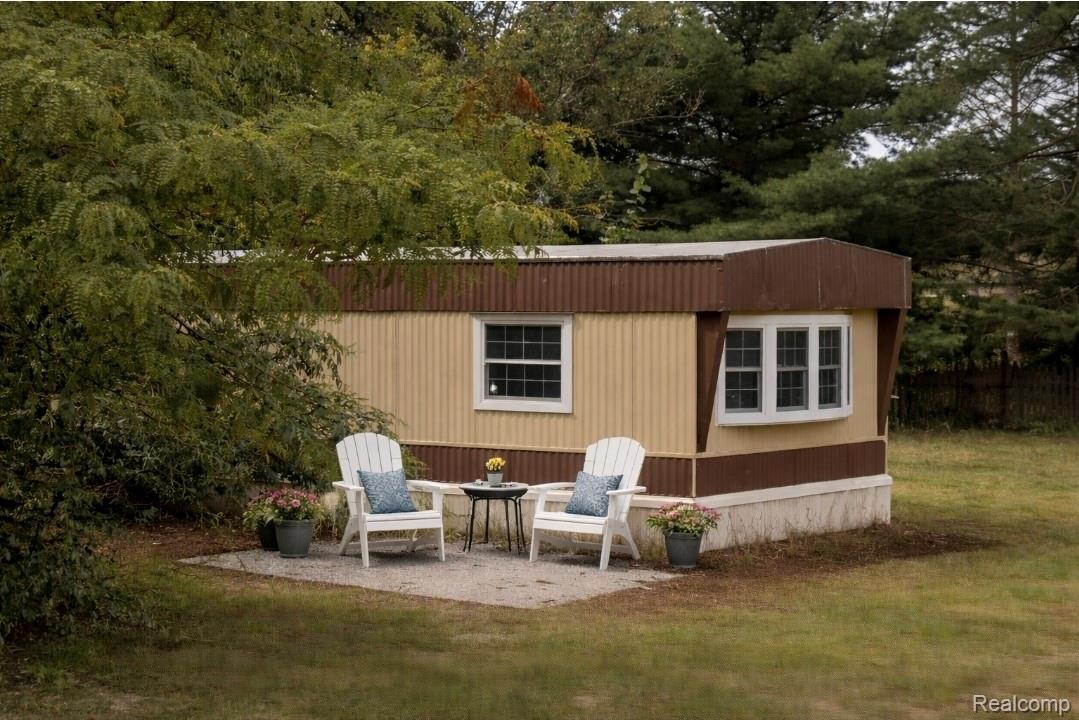 1674 Sunburst Street Property Photo 1