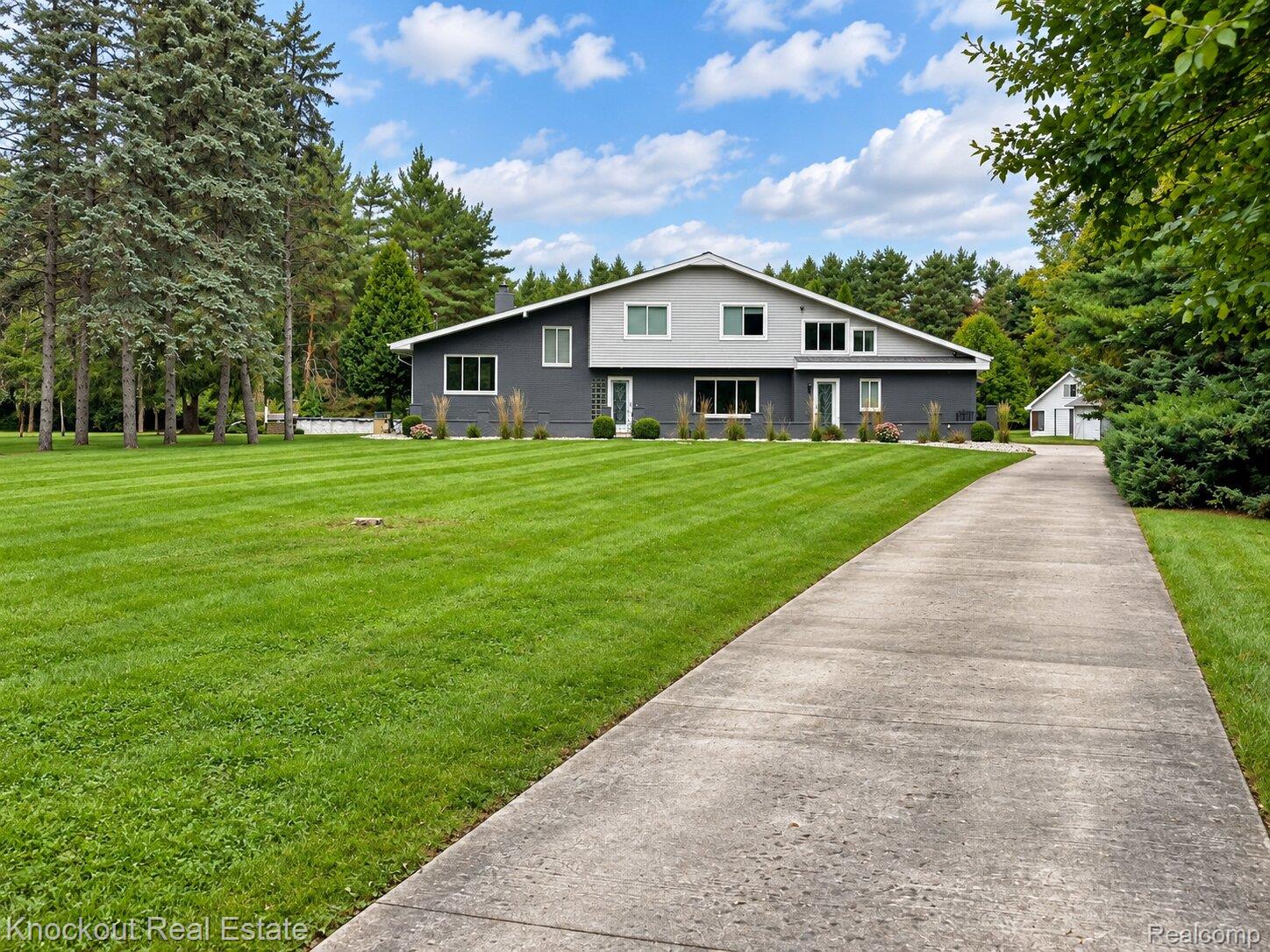 9239 Lange Road Property Photo 1
