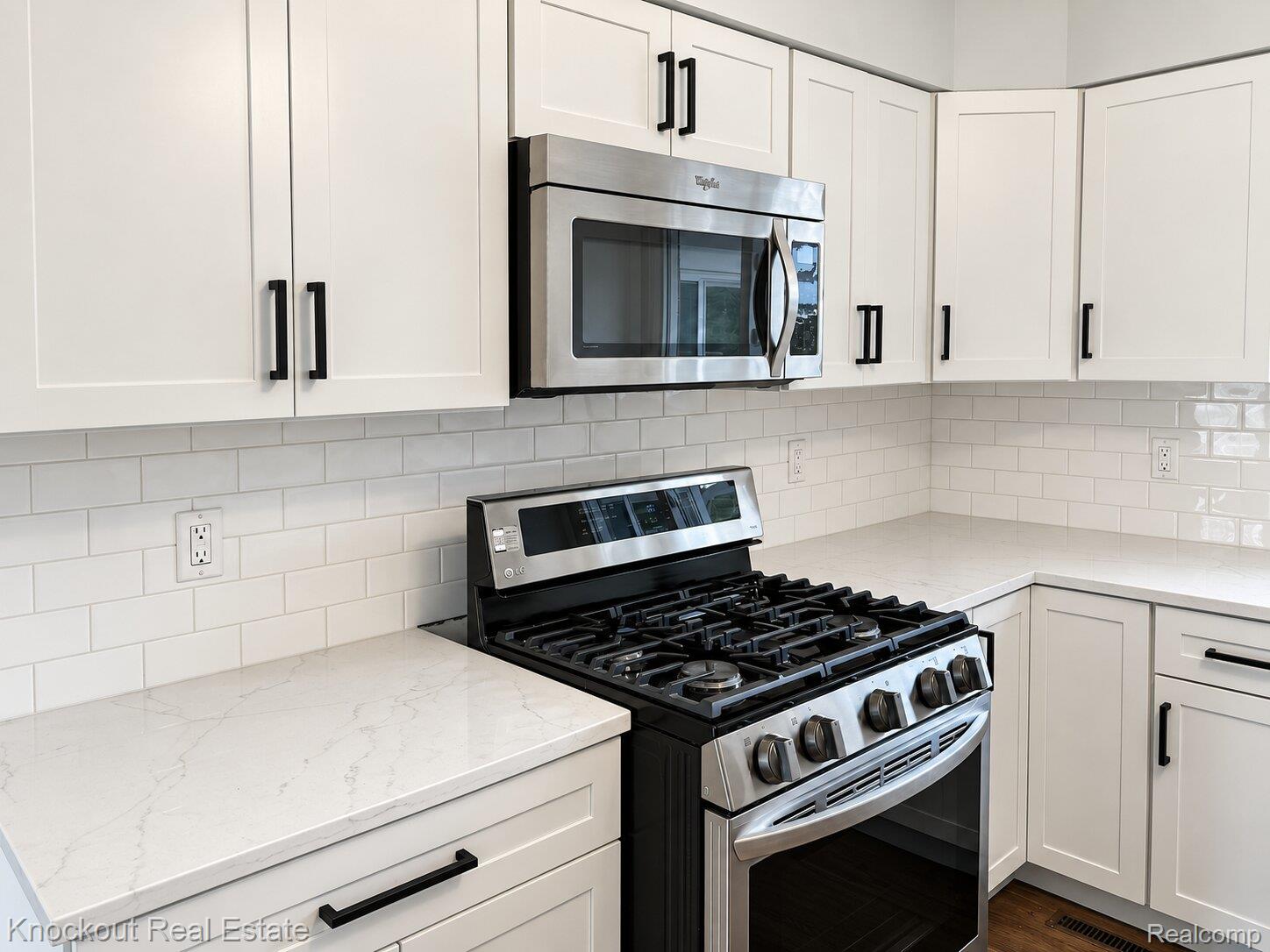 9239 Lange Road Property Photo 12