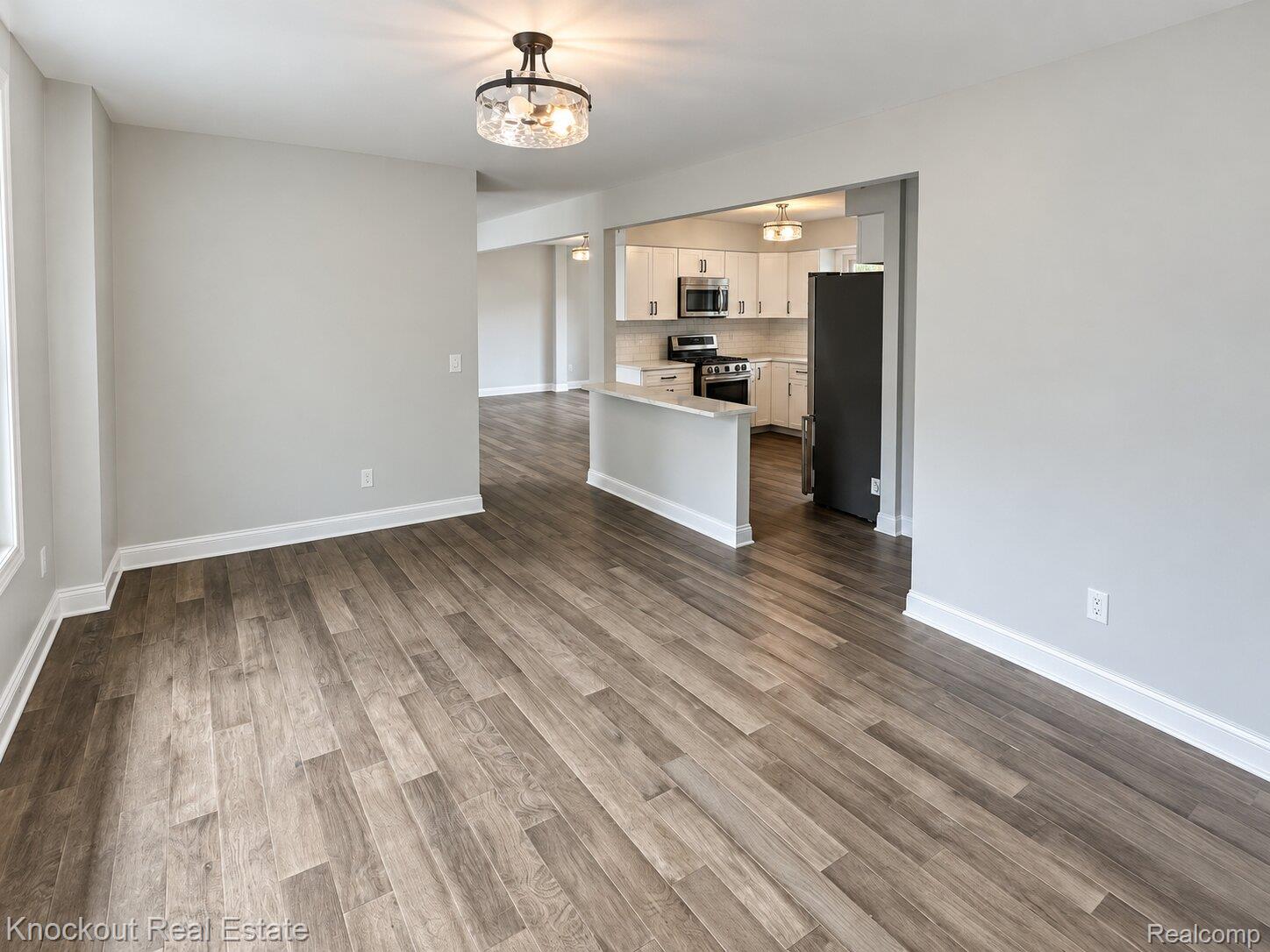 9239 Lange Road Property Photo 13
