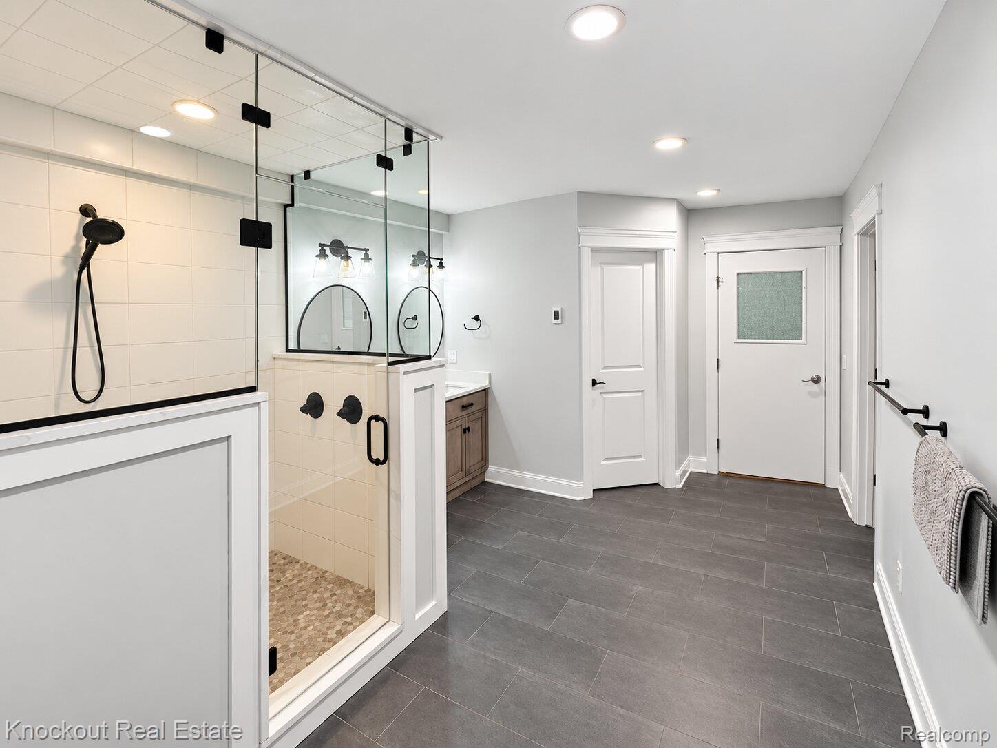 9239 Lange Road Property Photo 16
