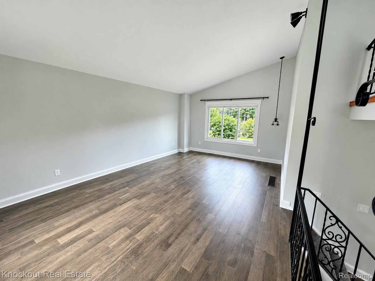 9239 Lange Road Property Photo 21