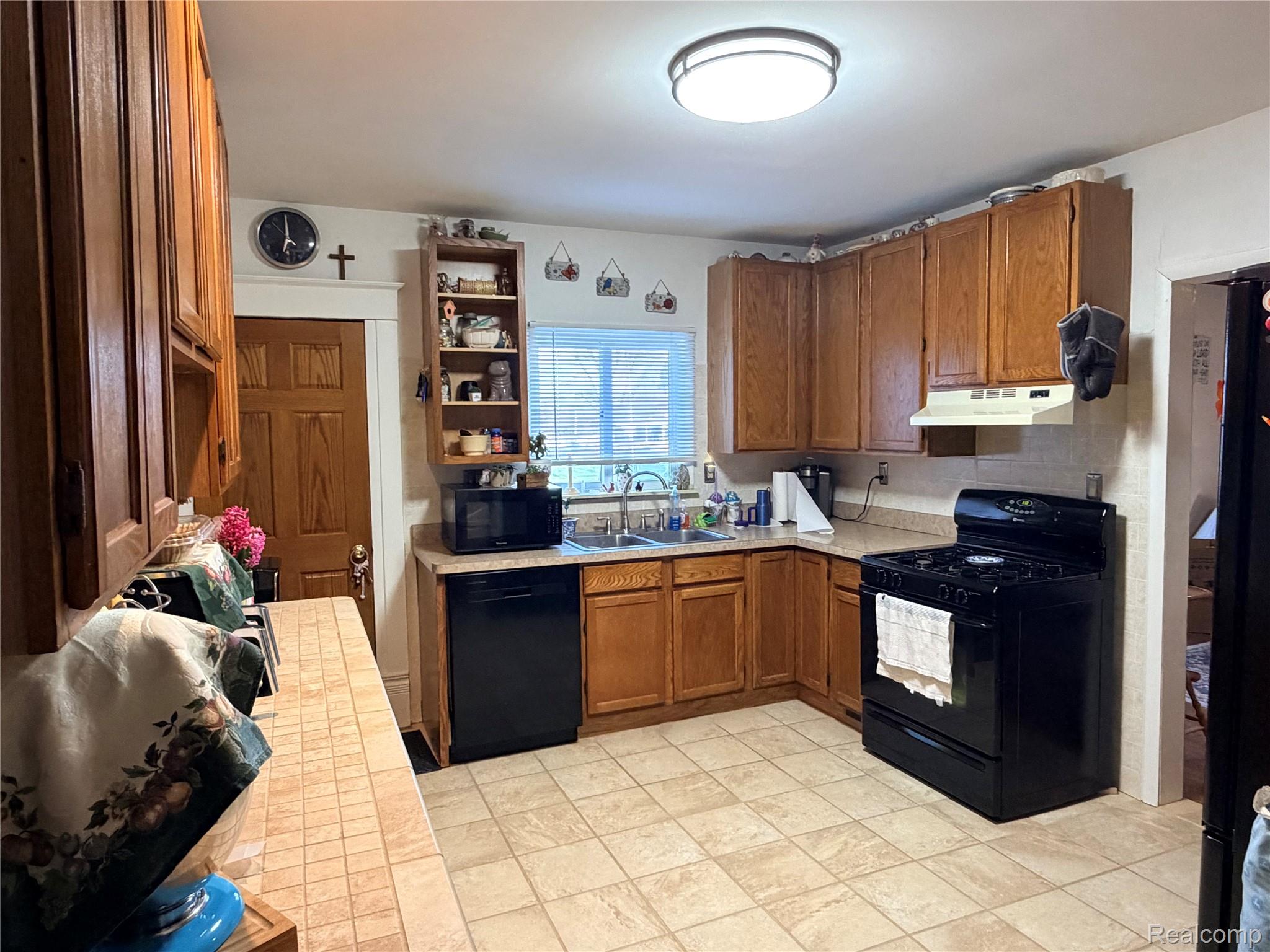 6038 Byron Road Property Photo 10