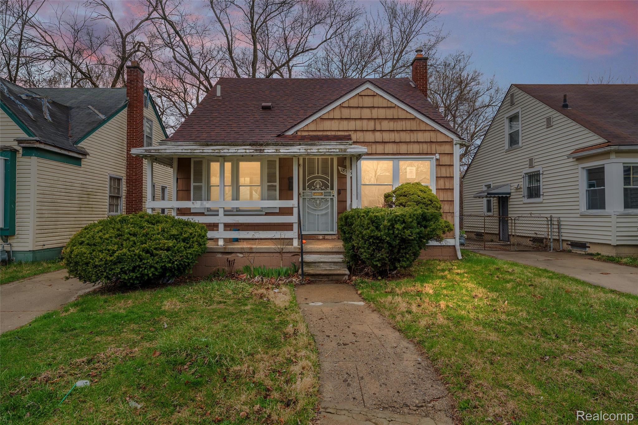 18565 Vaughan Street Property Photo 1