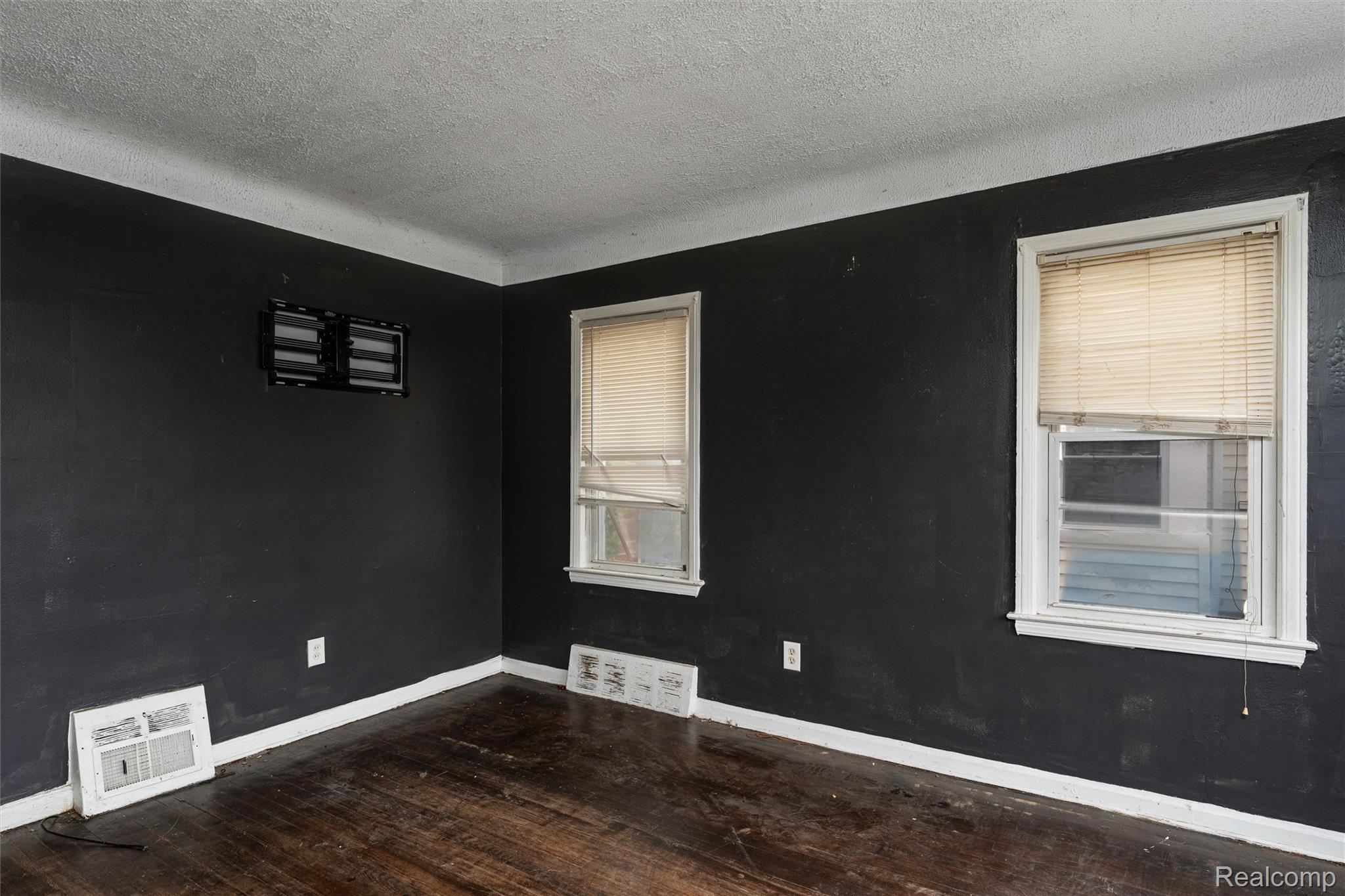 18565 Vaughan Street Property Photo 5