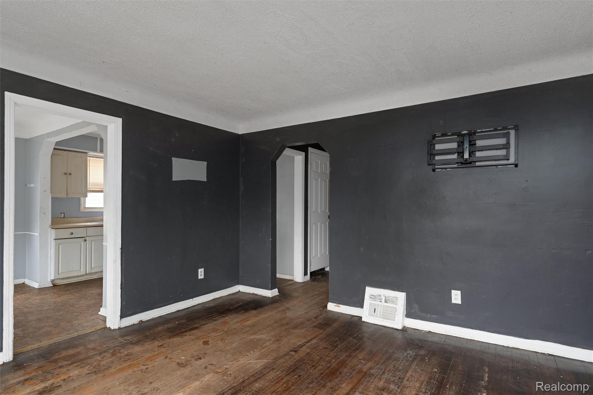 18565 Vaughan Street Property Photo 6