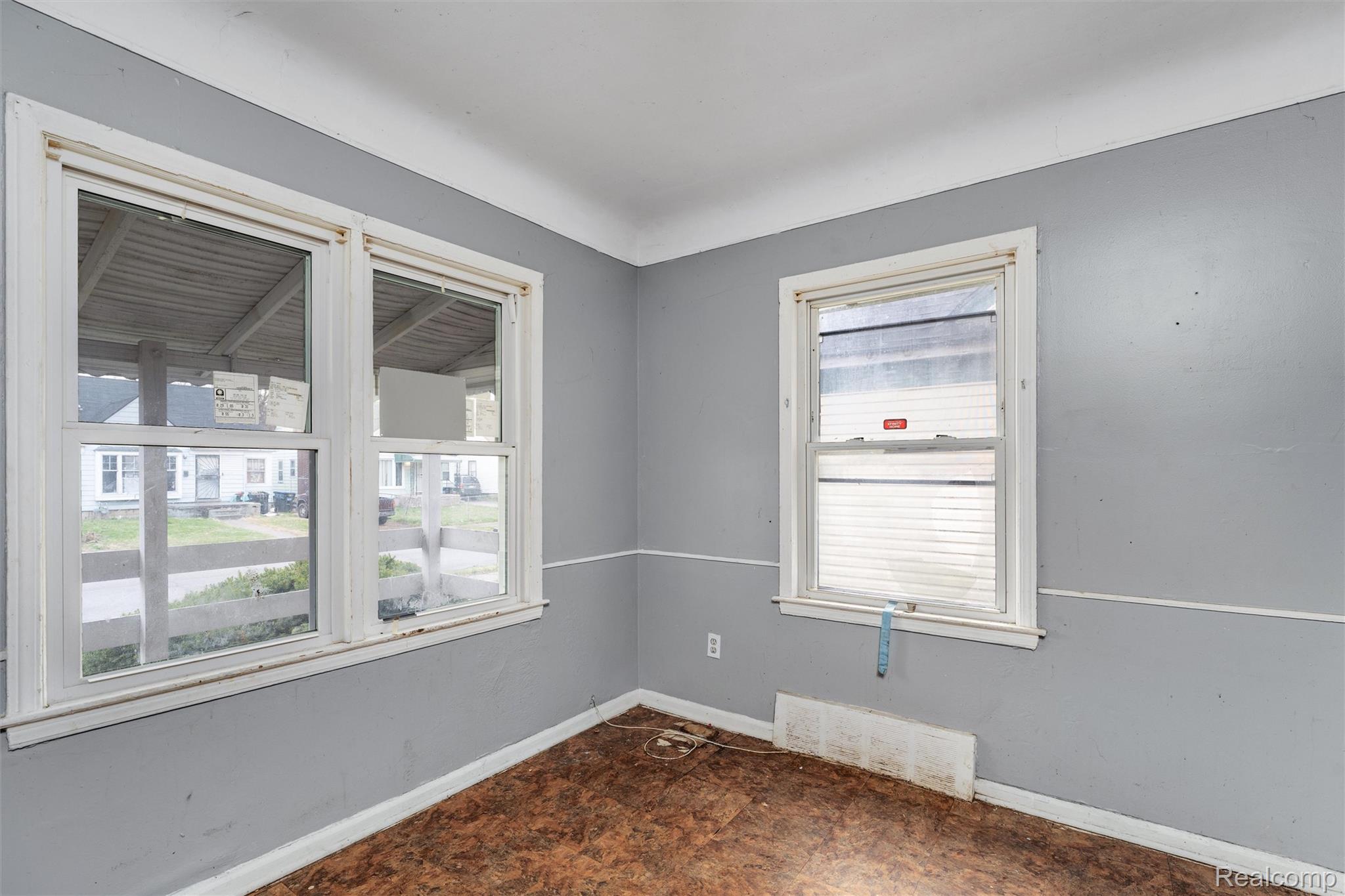 18565 Vaughan Street Property Photo 8