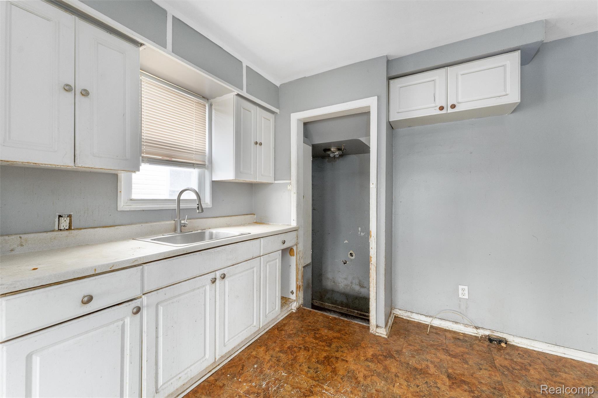 18565 Vaughan Street Property Photo 11