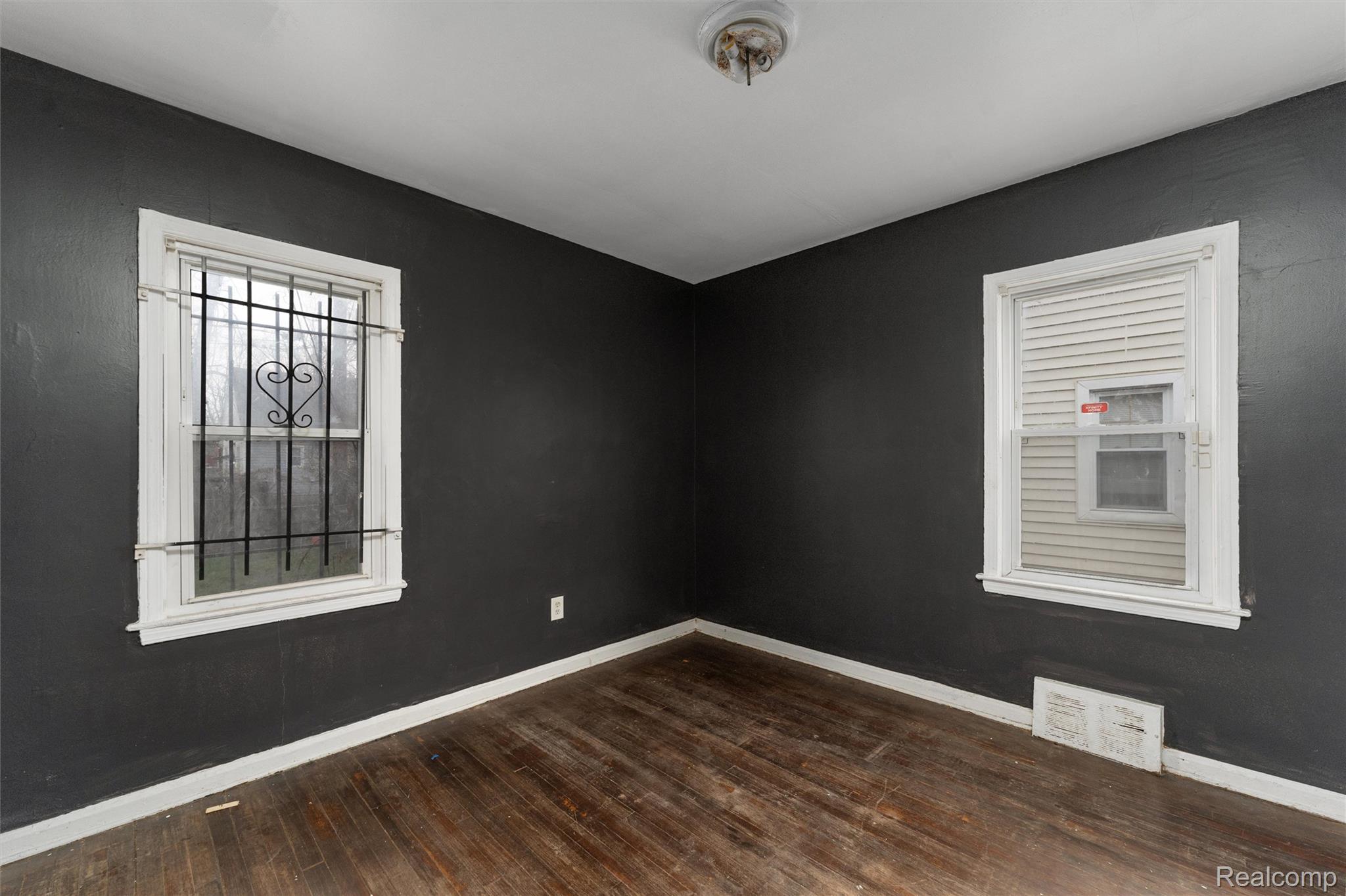 18565 Vaughan Street Property Photo 13