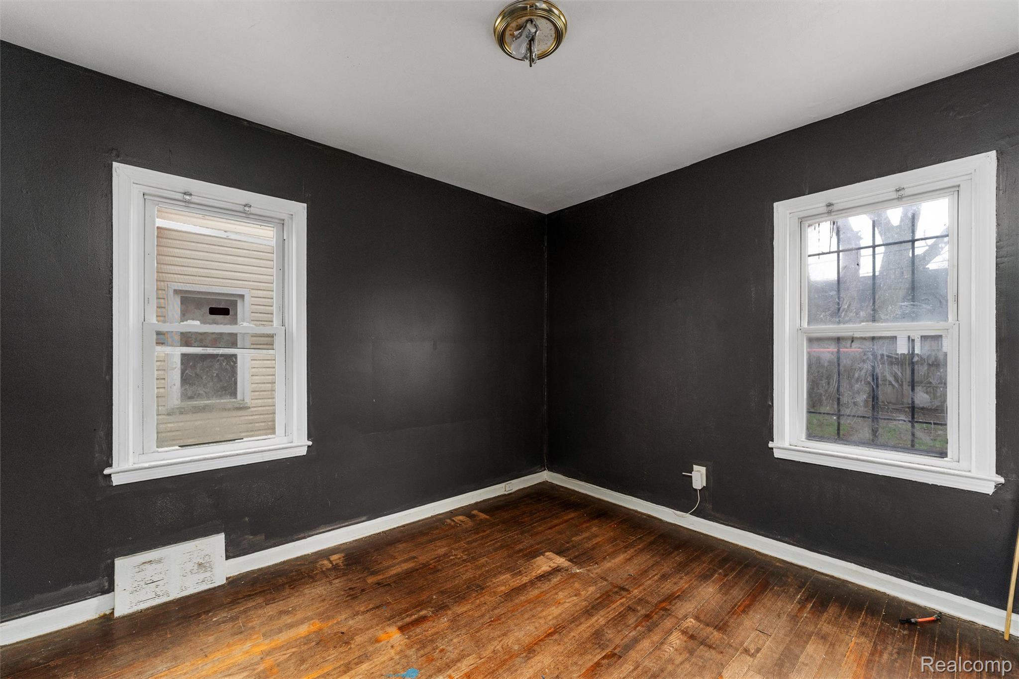 18565 Vaughan Street Property Photo 14