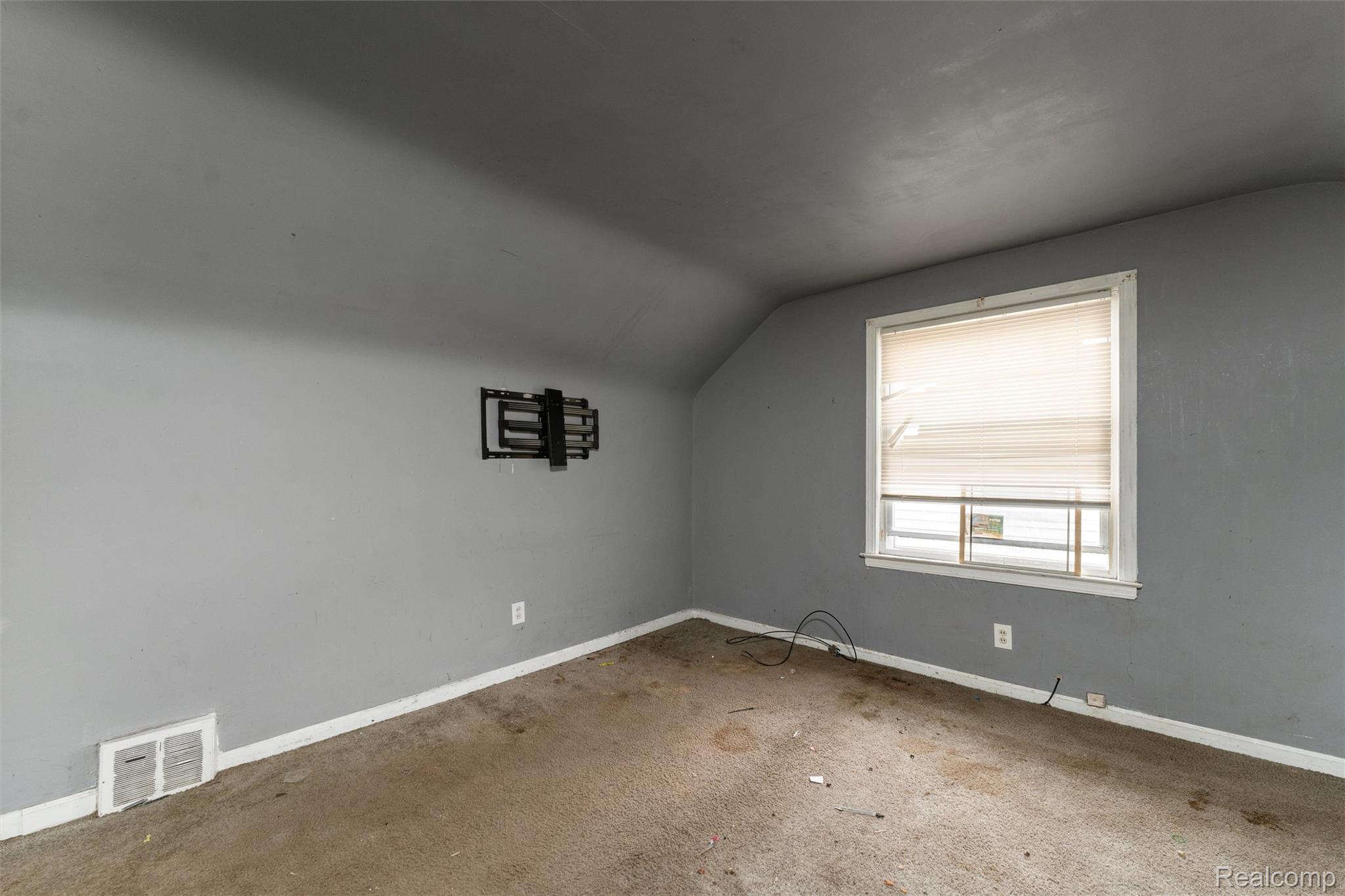 18565 Vaughan Street Property Photo 15