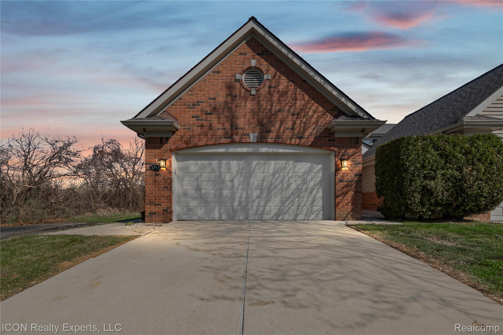 3754 Knightbridge Circle Property Photo 1