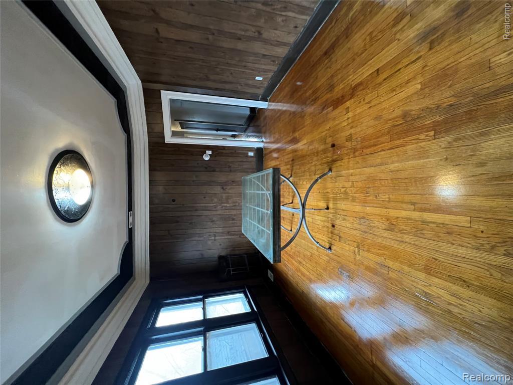 2919 Fullerton Street Property Photo 3