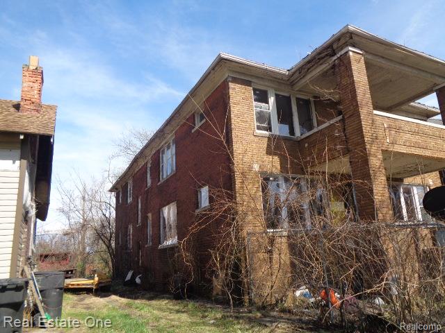 9928 Belleterre Street Property Photo 17