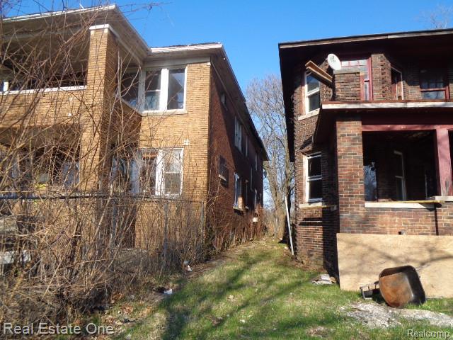 9928 Belleterre Street Property Photo 18