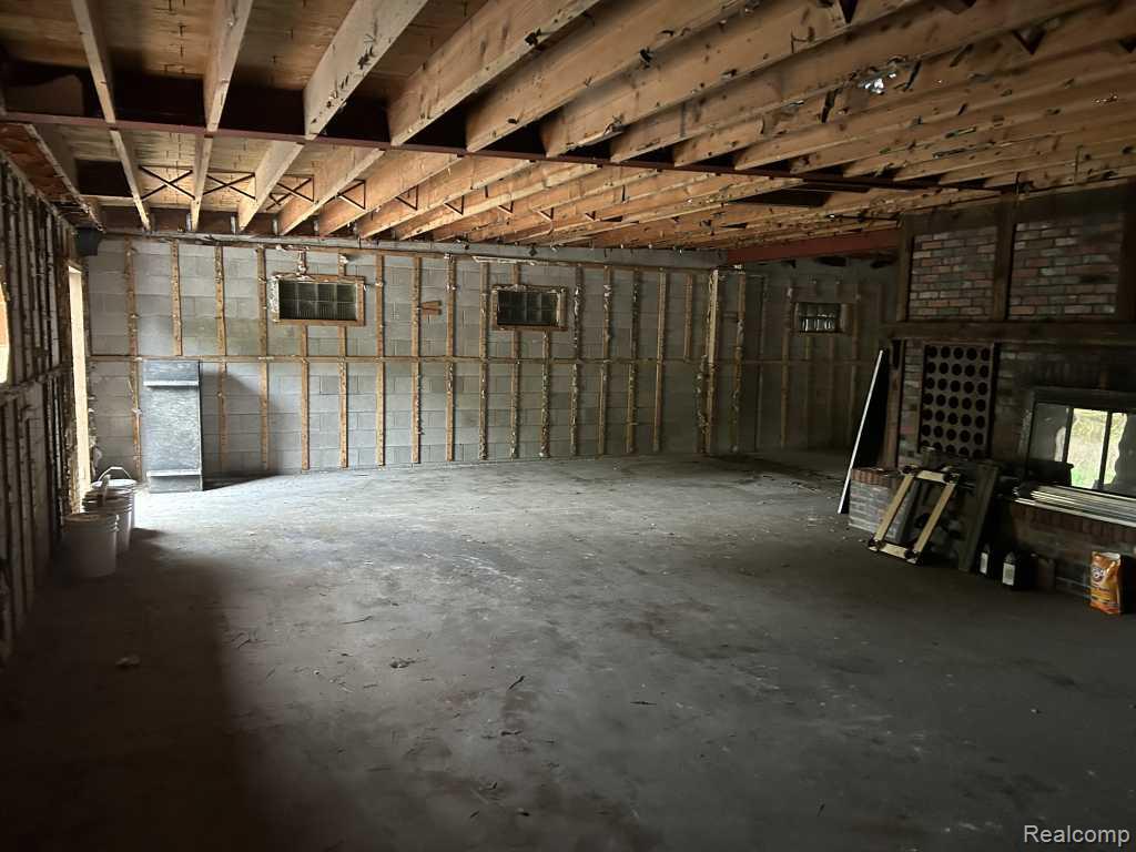 2598 S Oceana Drive Property Photo 4