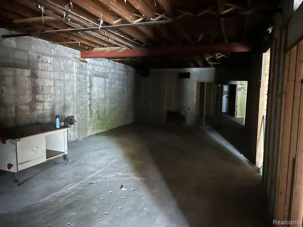 2598 S Oceana Drive Property Photo 8