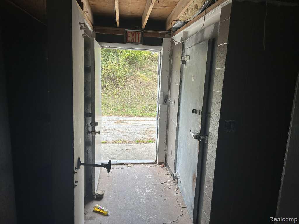 2598 S Oceana Drive Property Photo 9