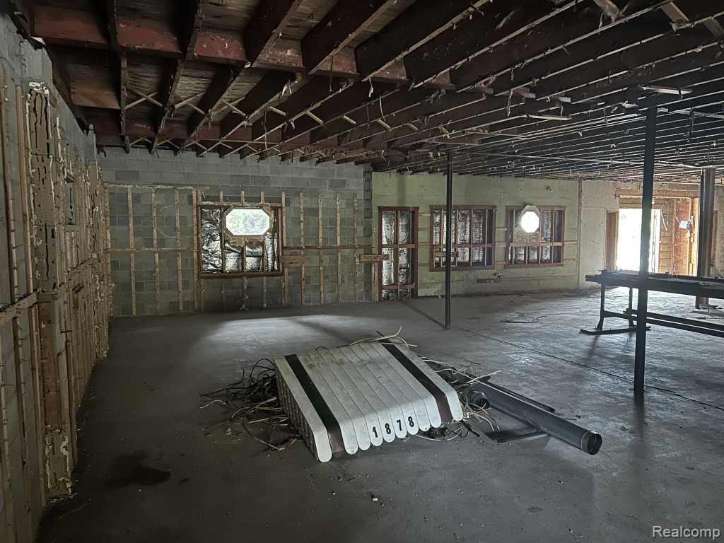 2598 S Oceana Drive Property Photo 16