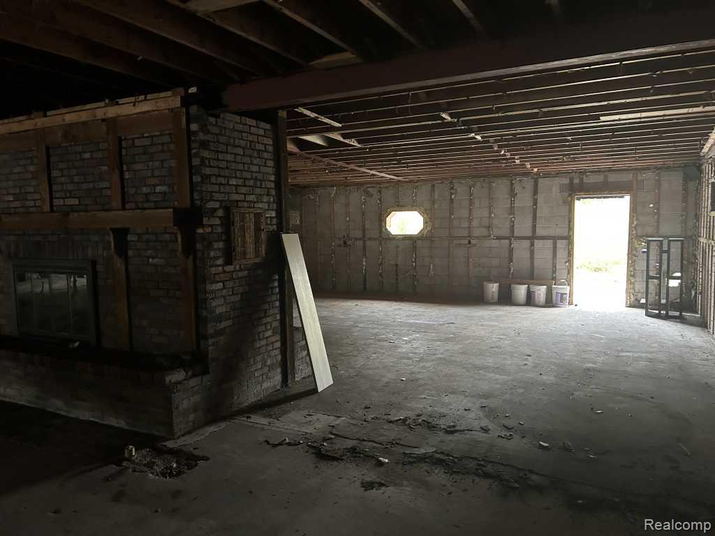 2598 S Oceana Drive Property Photo 17
