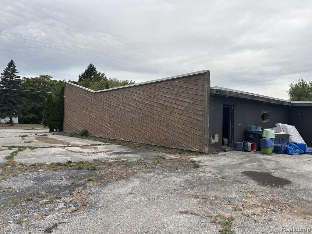 2598 S Oceana Drive Property Photo 19