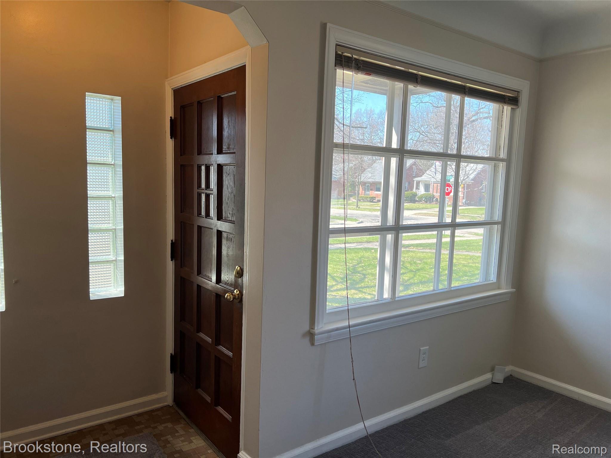 23280 Forest Street Property Photo 8