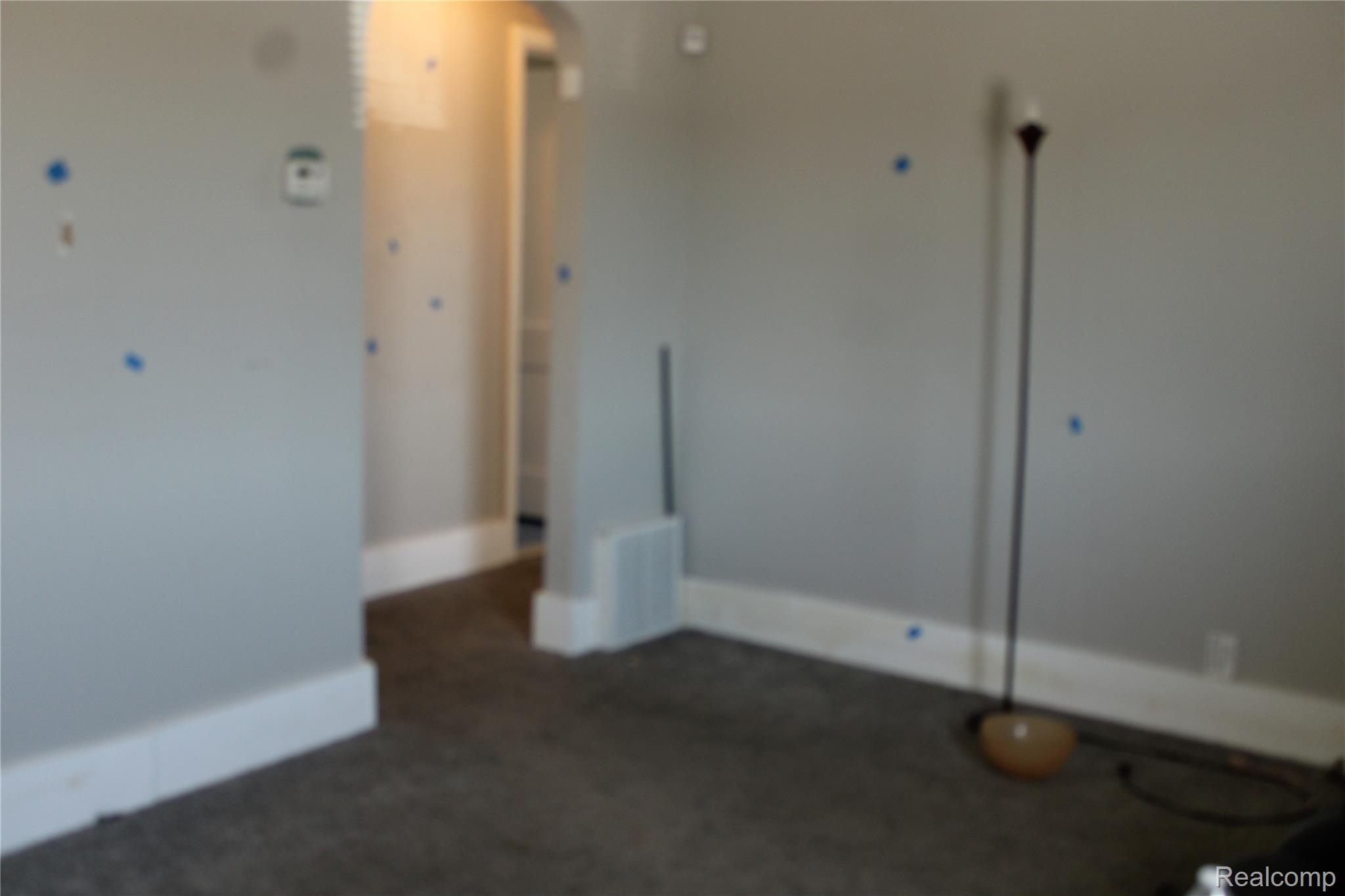 9107 Roselawn Street Property Photo 6