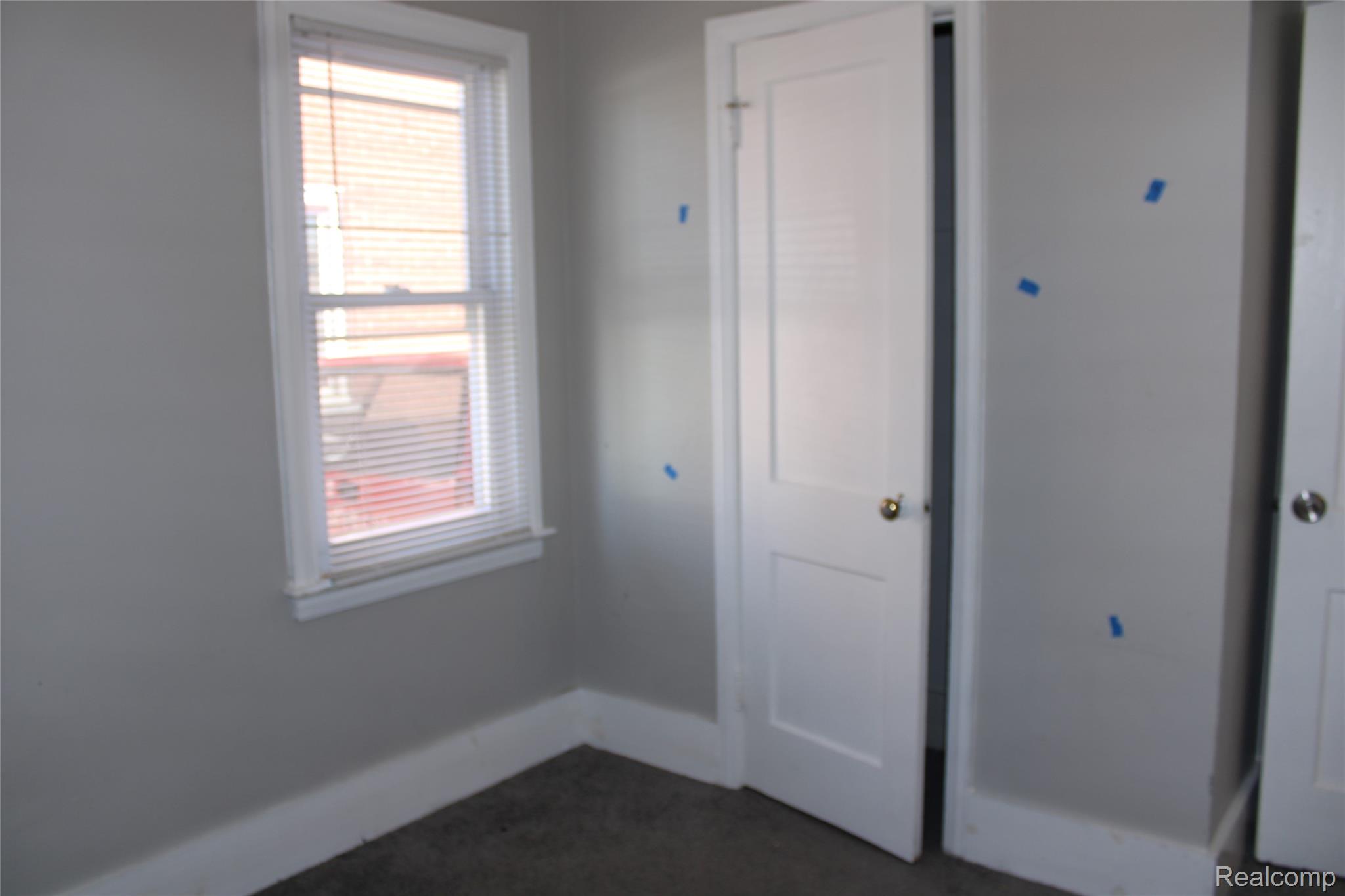 9107 Roselawn Street Property Photo 9