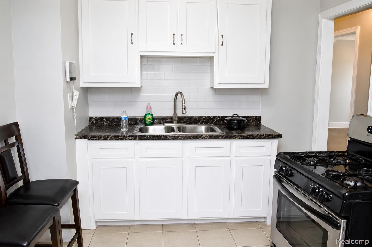 9107 Roselawn Street Property Photo 14