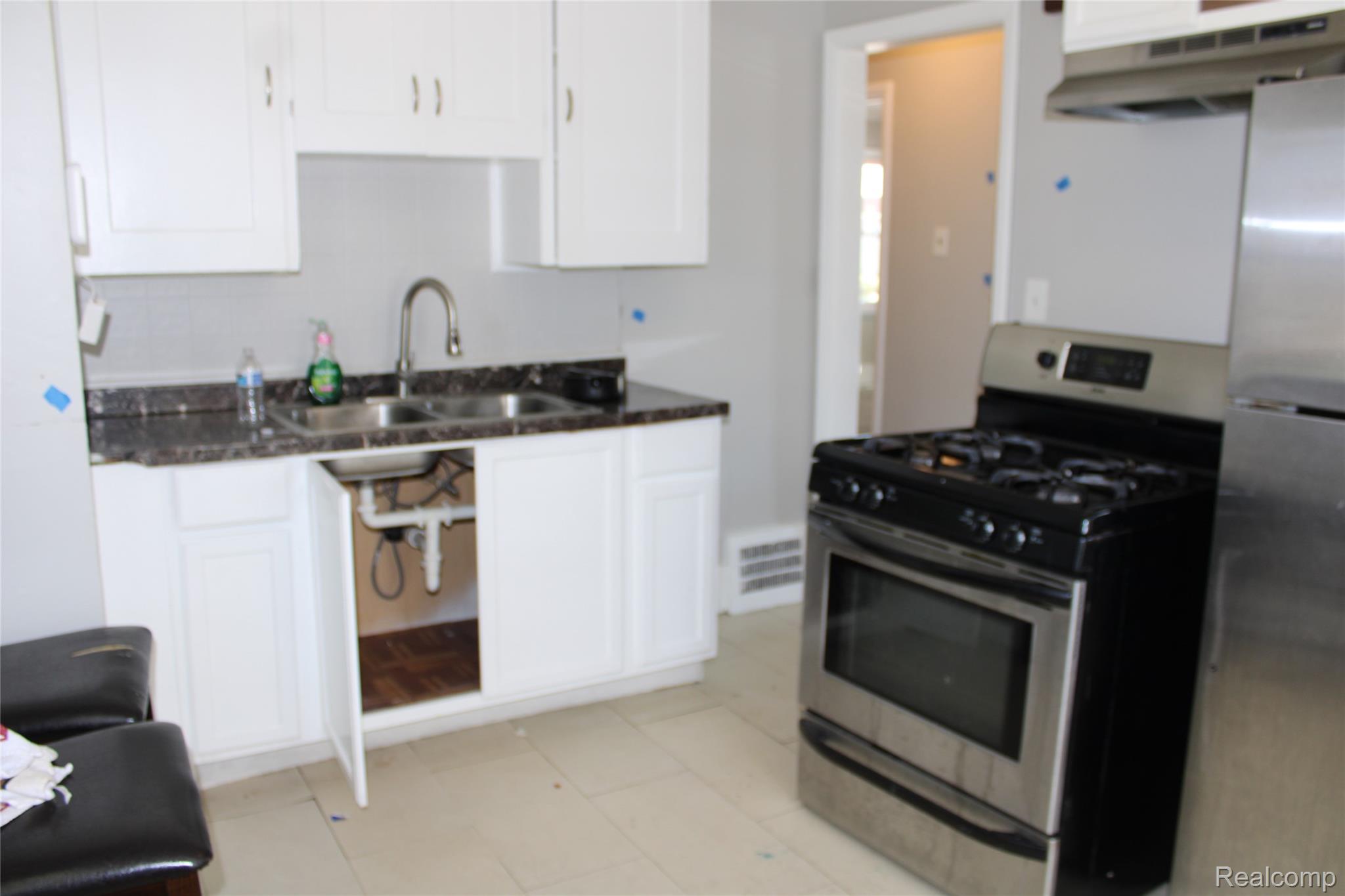 9107 Roselawn Street Property Photo 15