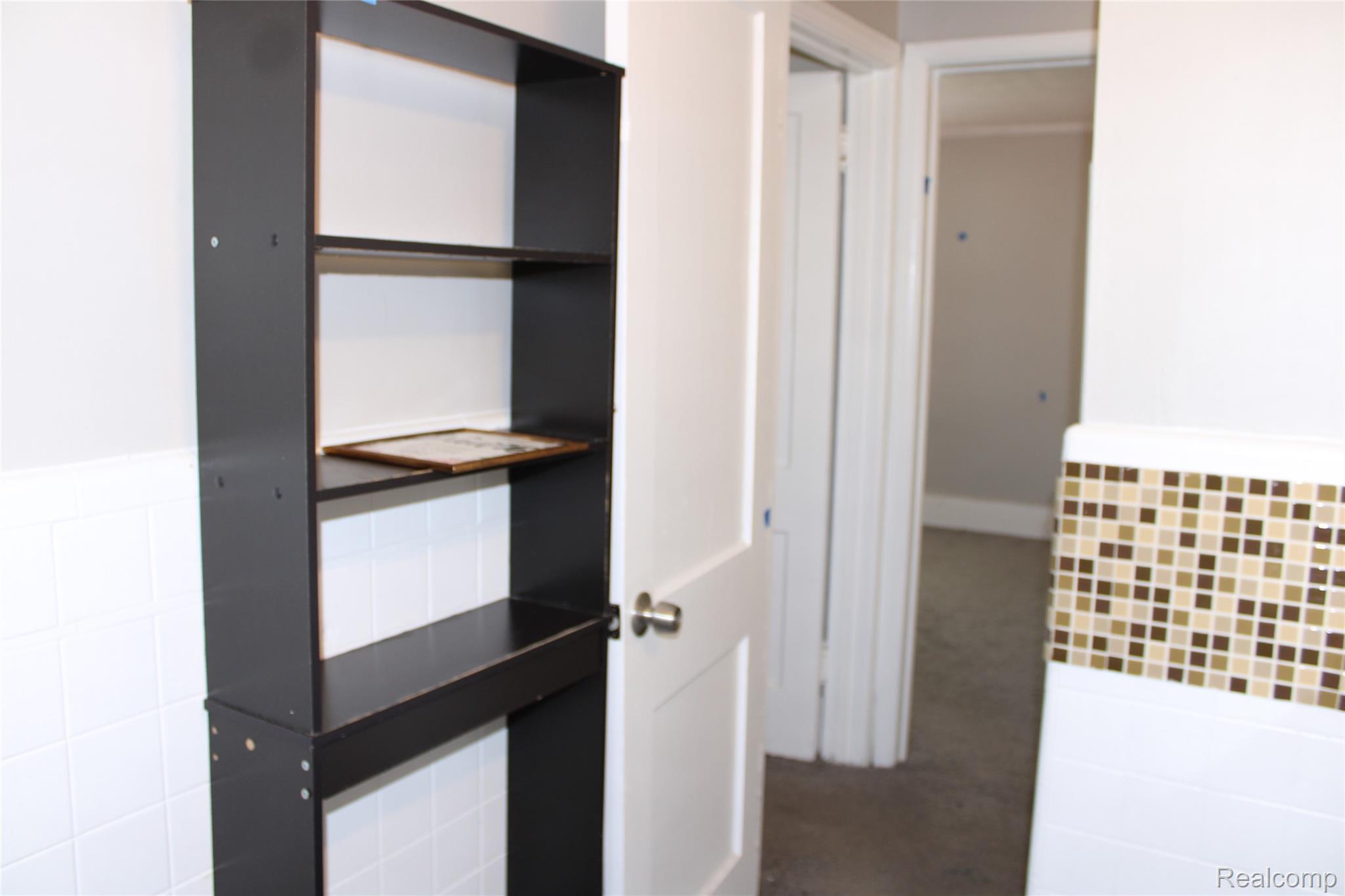 9107 Roselawn Street Property Photo 18