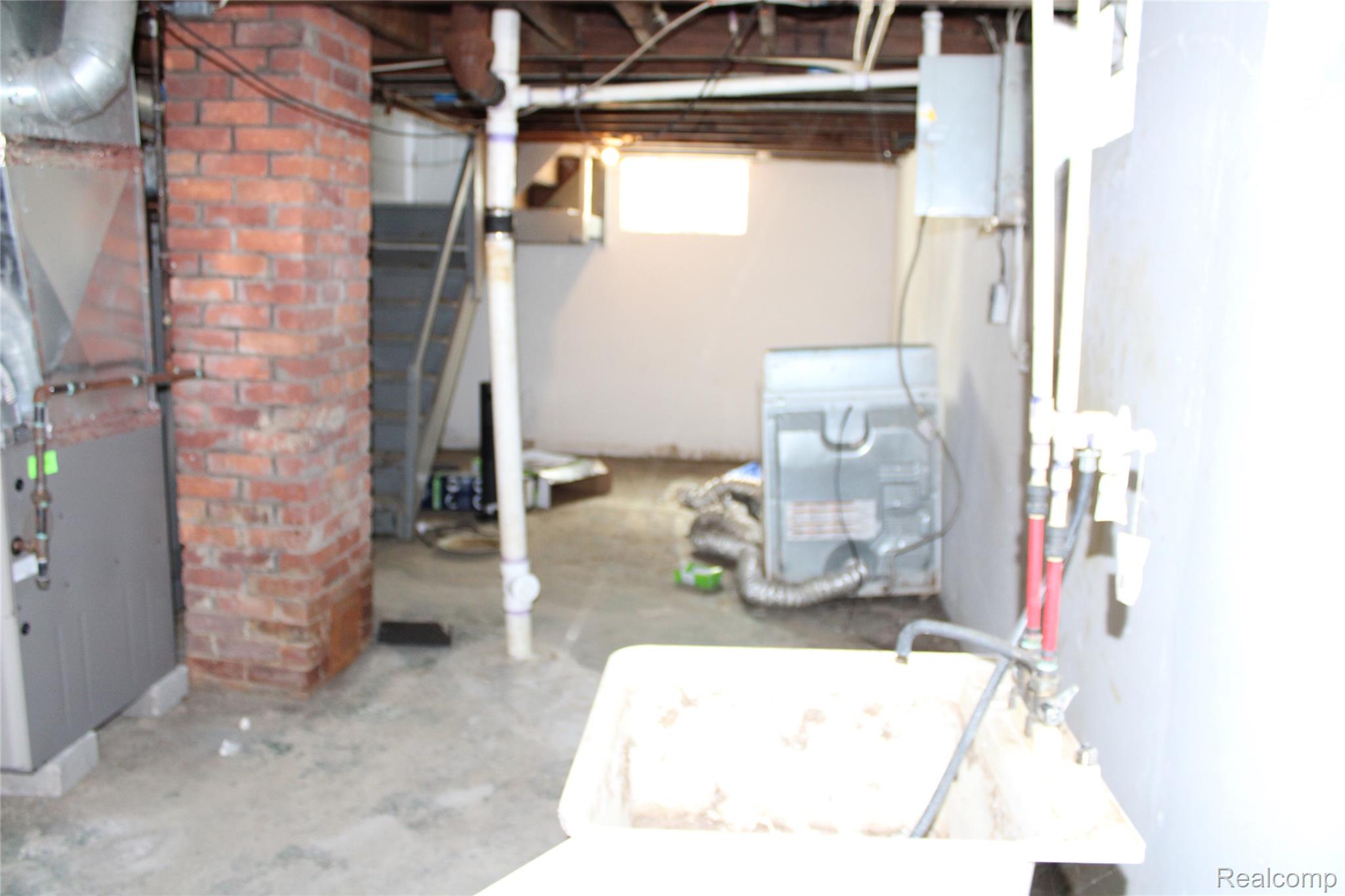 9107 Roselawn Street Property Photo 19