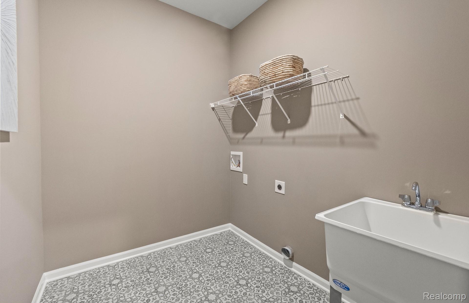 42823 Arbor Drive Property Photo 16