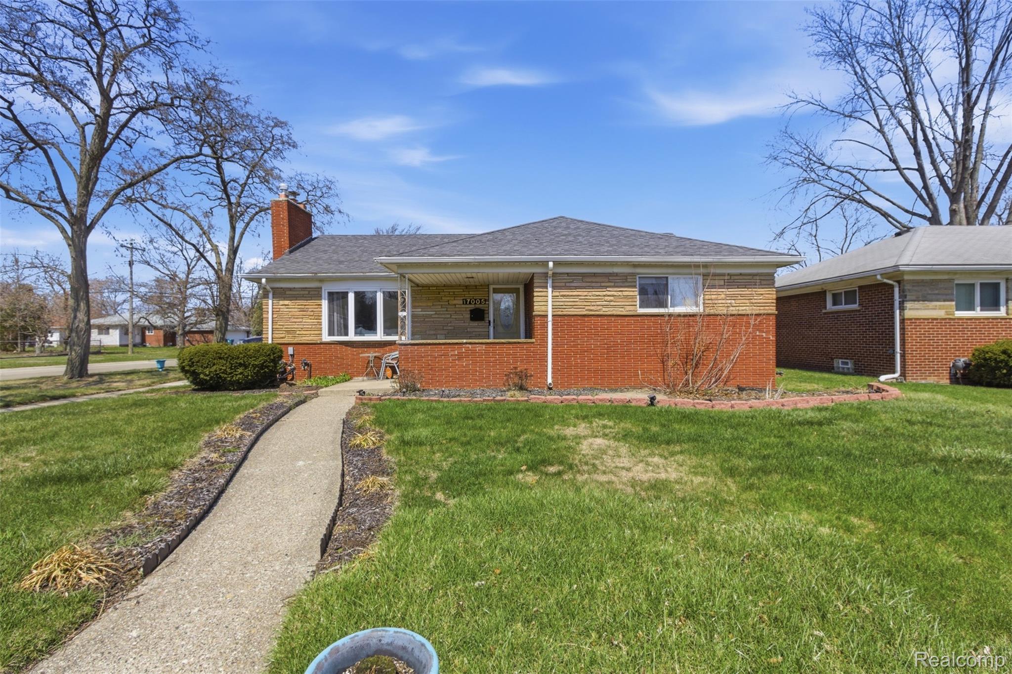17005 Collinson Avenue Property Photo 1