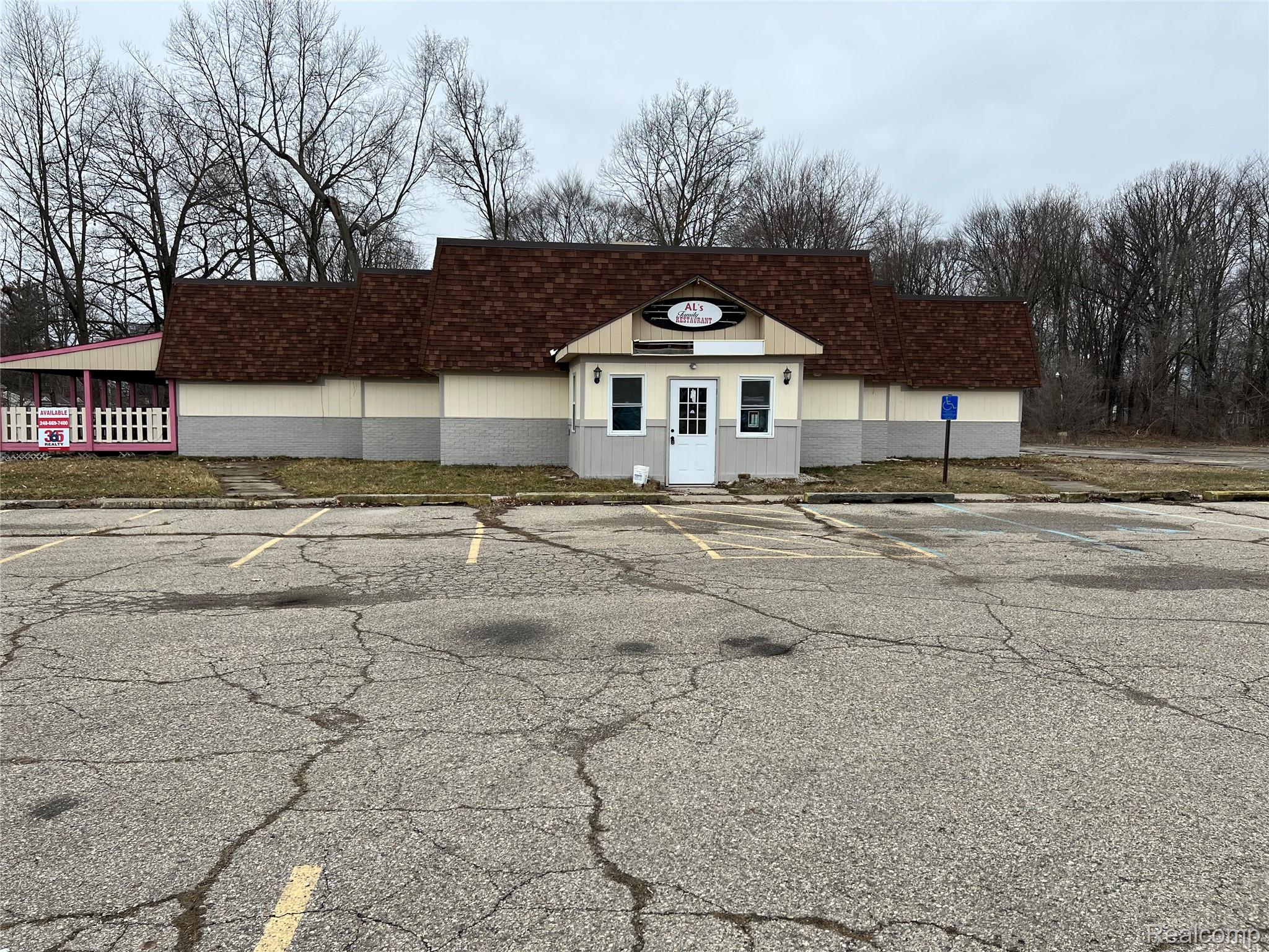 3457 N Genesee Road Property Photo 1