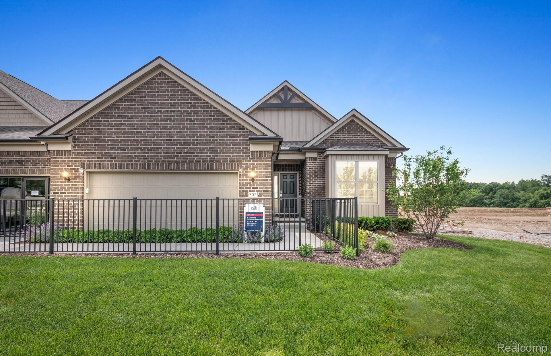 868 KELPIE Drive Property Photo 1