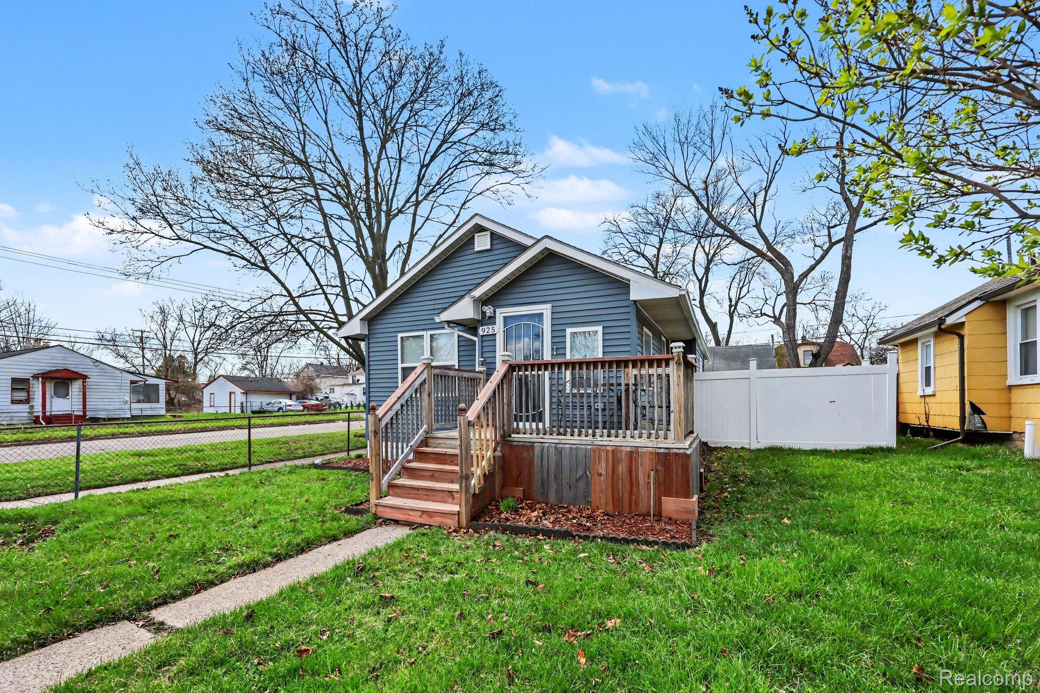 925 Kenilworth Avenue Property Photo 1
