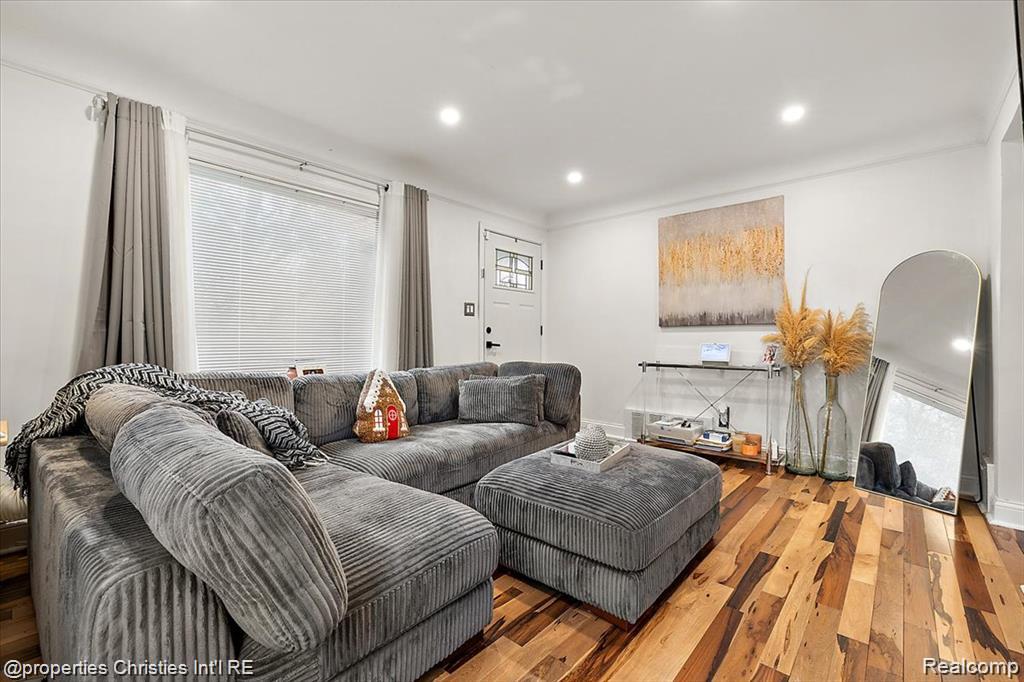 9288 Camley Street Property Photo 3