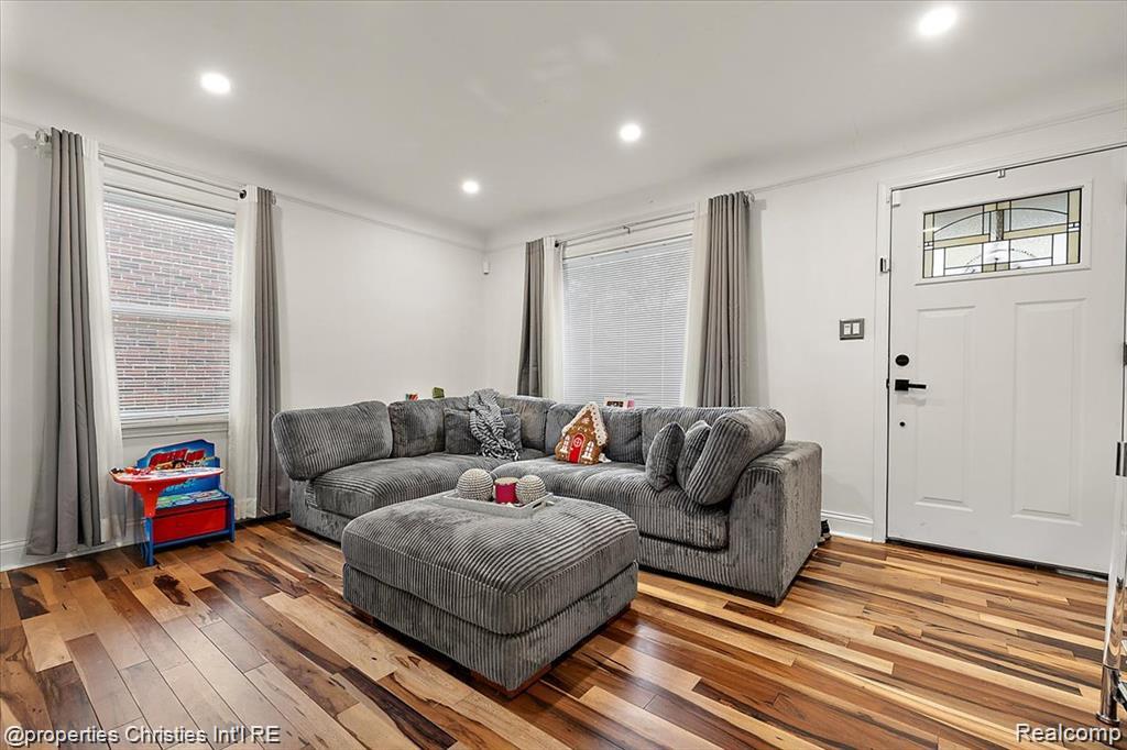 9288 Camley Street Property Photo 4