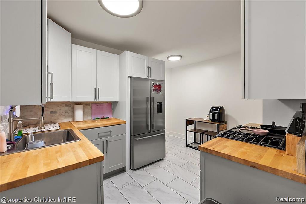 9288 Camley Street Property Photo 5