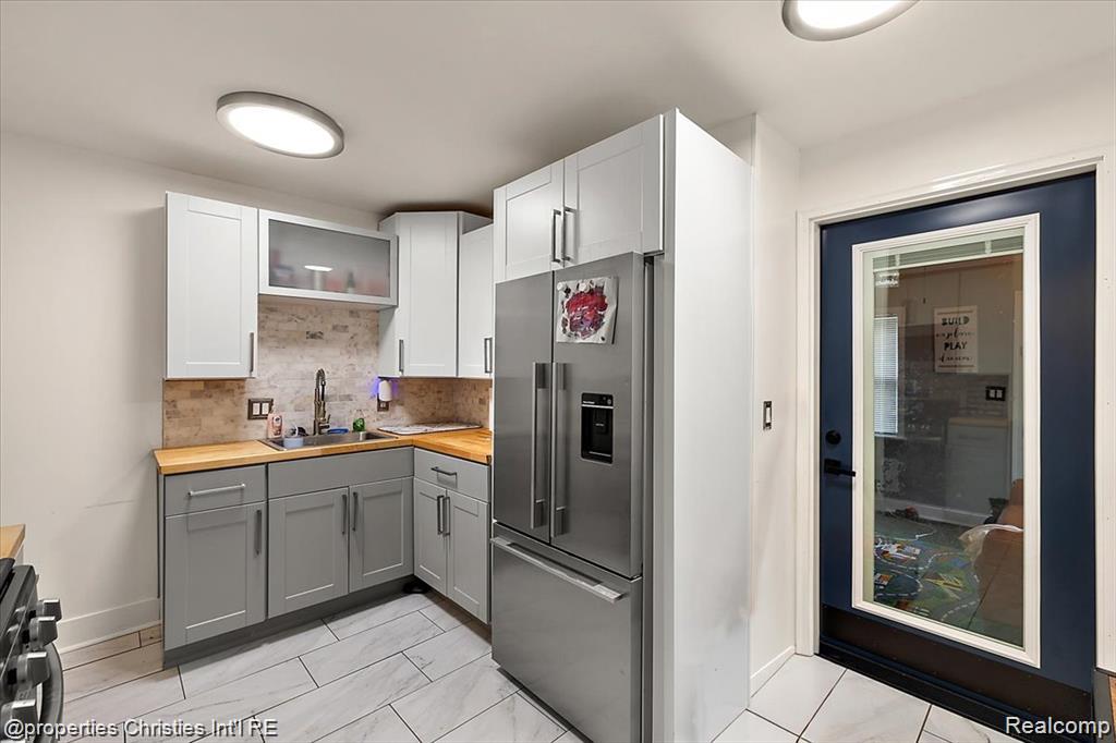 9288 Camley Street Property Photo 7