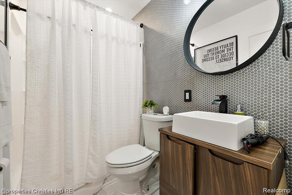 9288 Camley Street Property Photo 11