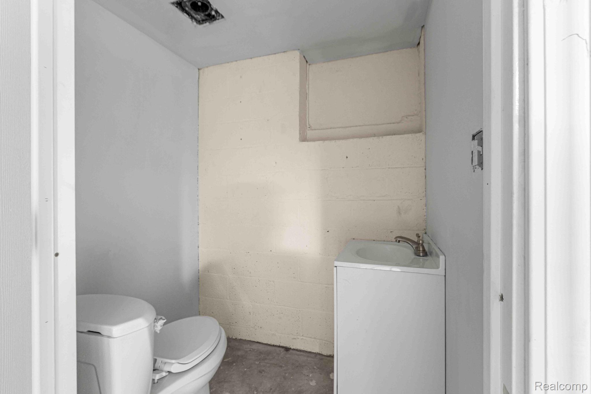 1021 E State Fair Property Photo 14