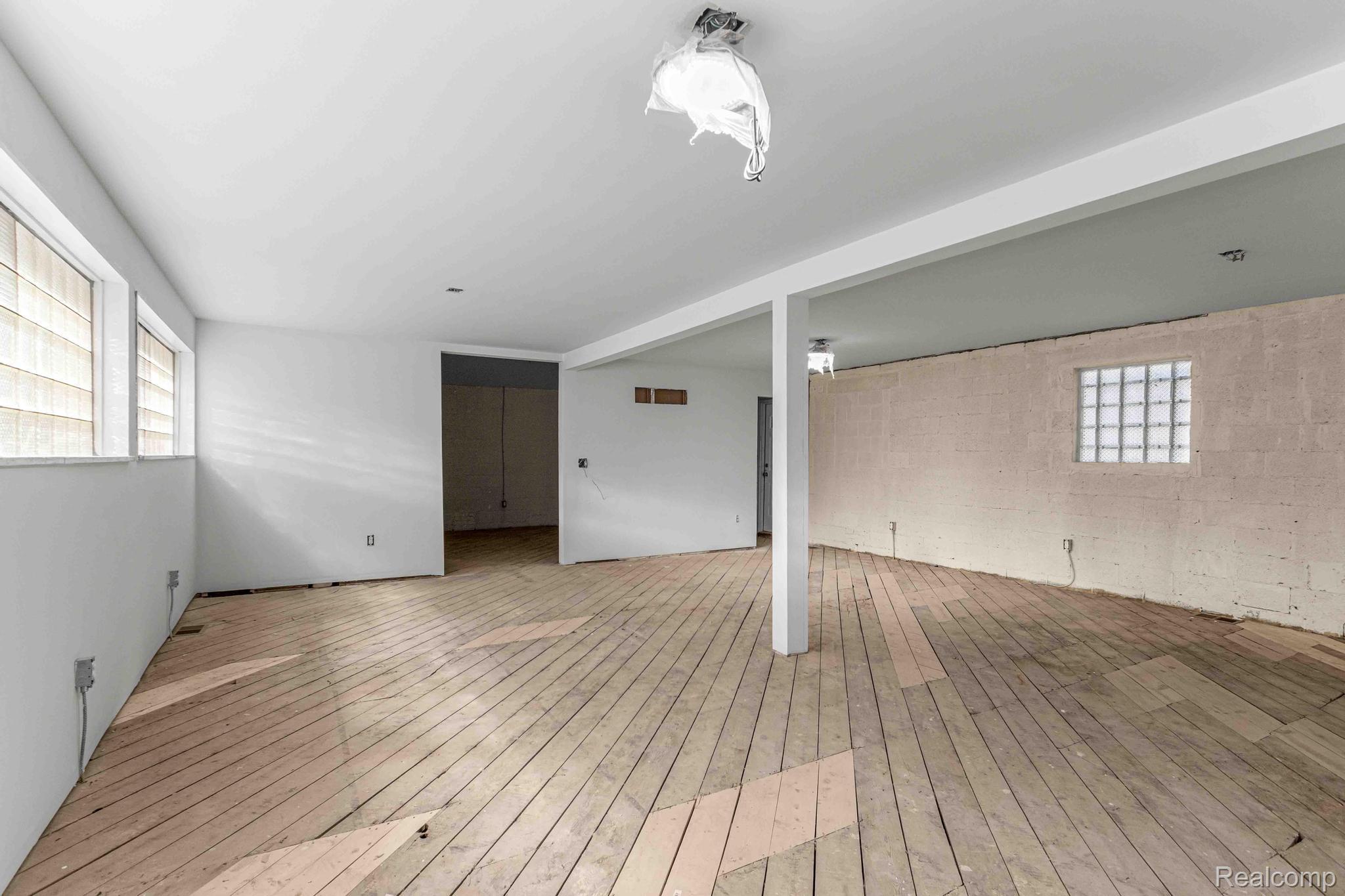 1021 E State Fair Property Photo 19