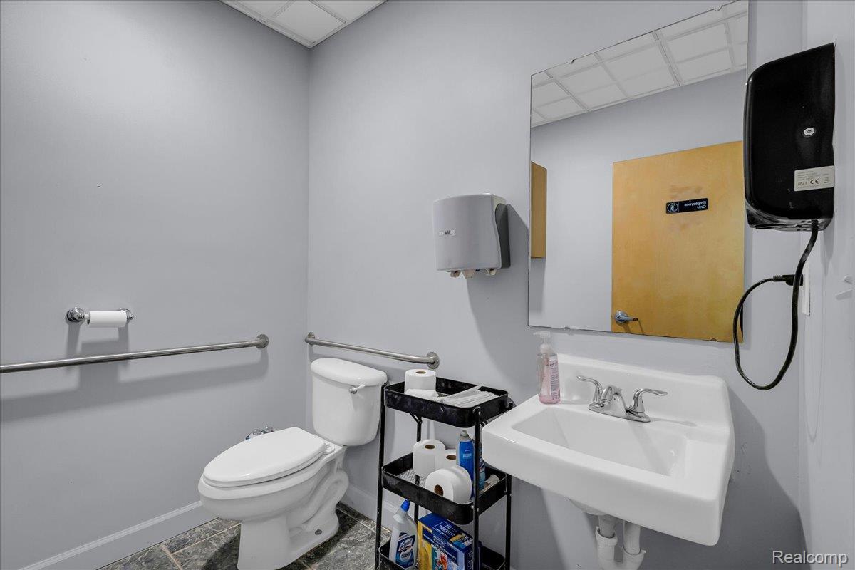 1315 S Waverly Road Property Photo 28