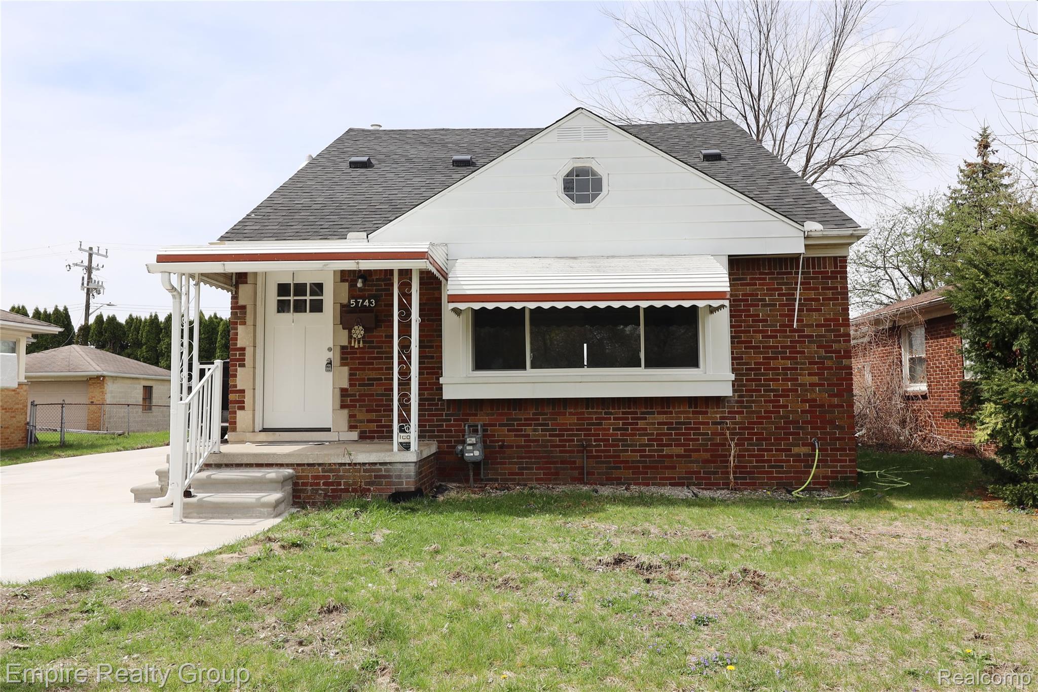5743 N Highland Street Property Photo 1