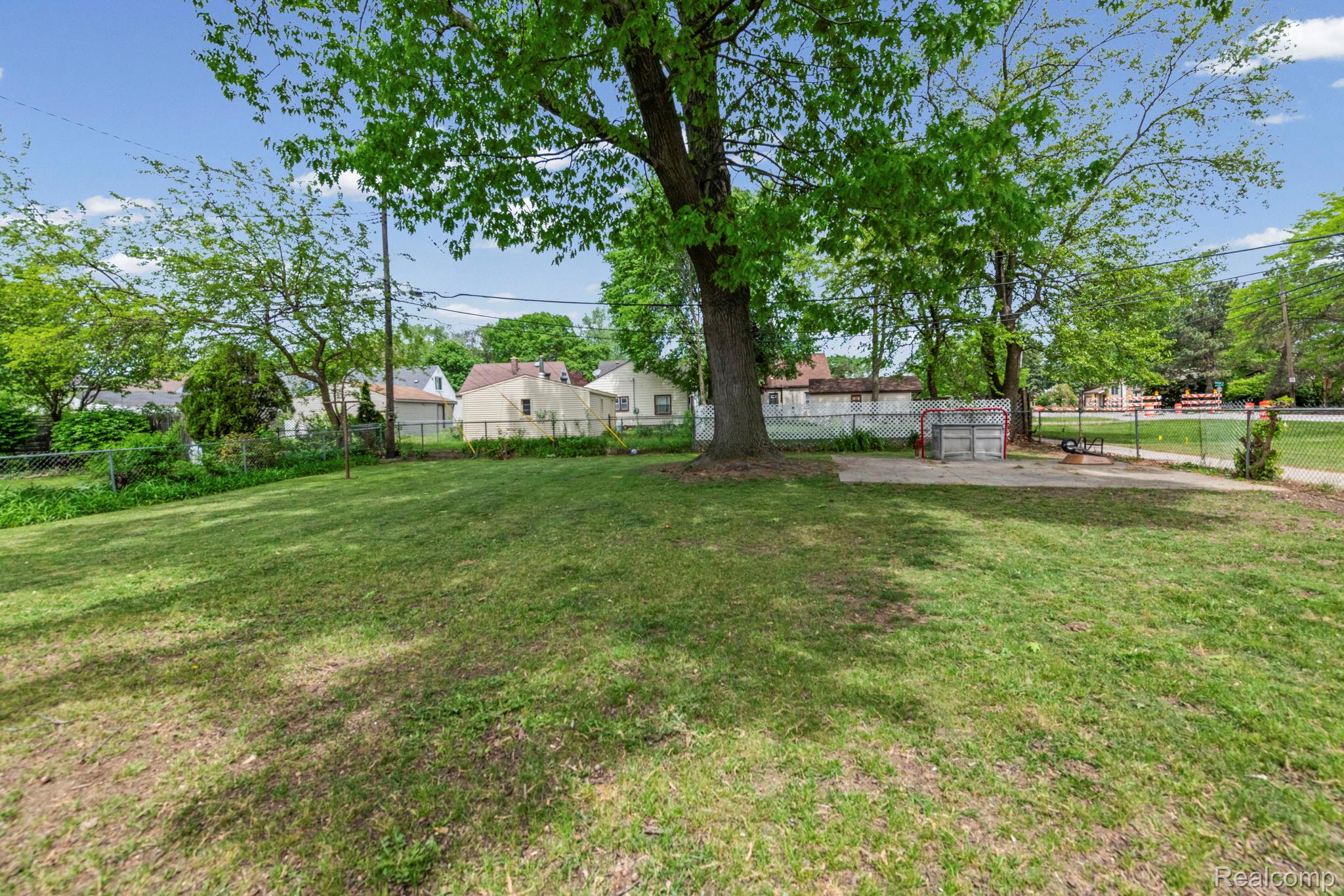 527 E Sunnybrook Drive Property Photo 4