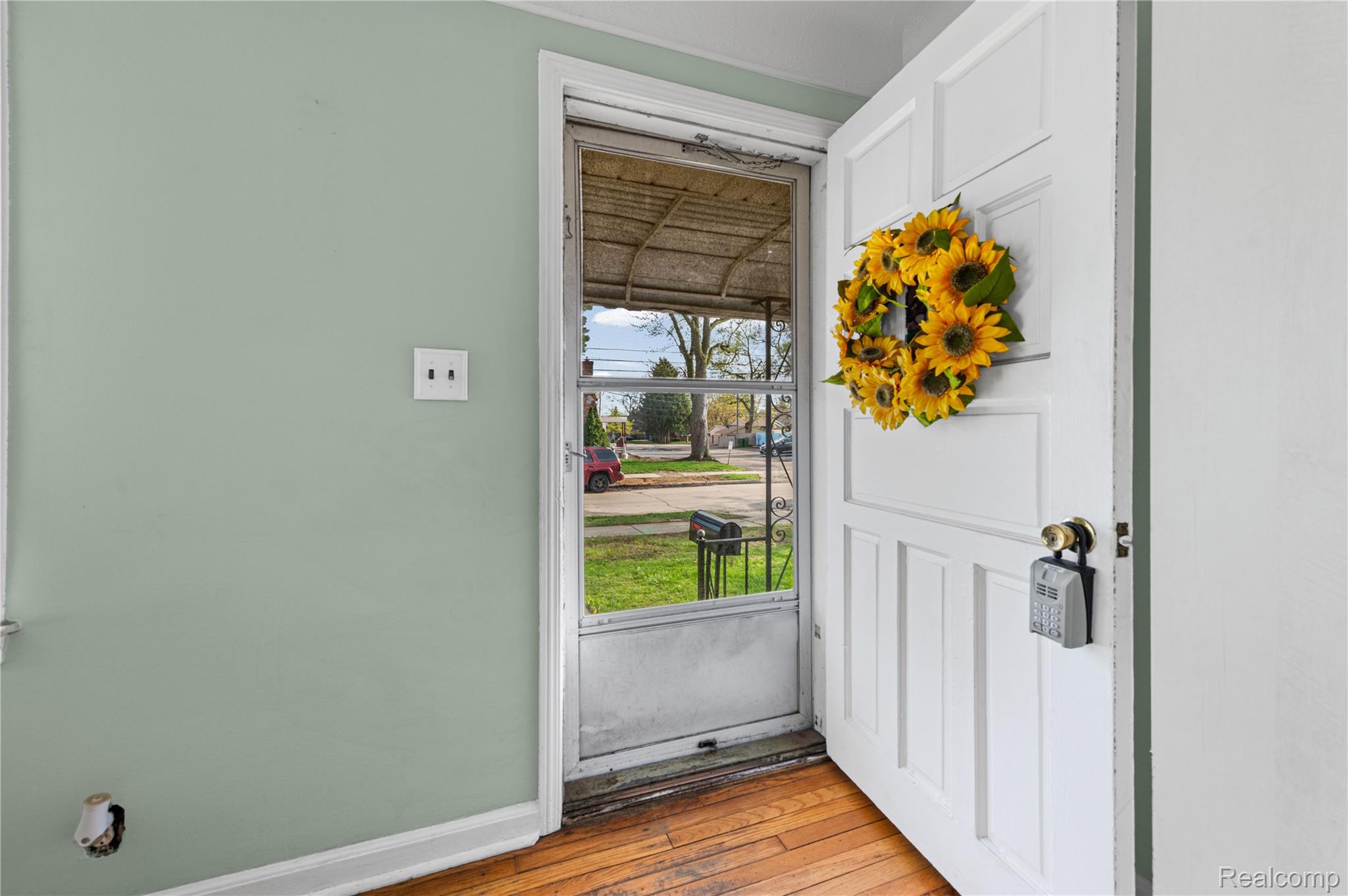 527 E Sunnybrook Drive Property Photo 8